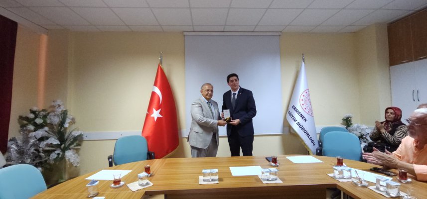 Plaket Takdimi